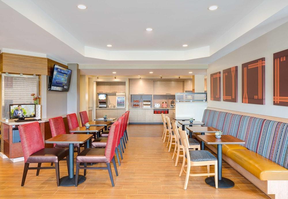 Towneplace Suites By Marriott Cleveland Solon Екстериор снимка